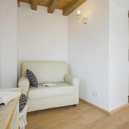 شقة Locazione Turistica Casa Ursic - Nat530 *